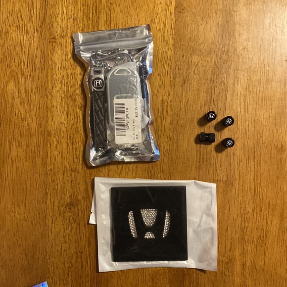 NEW 7pc HONDA Accessories - Picture 11 of 12